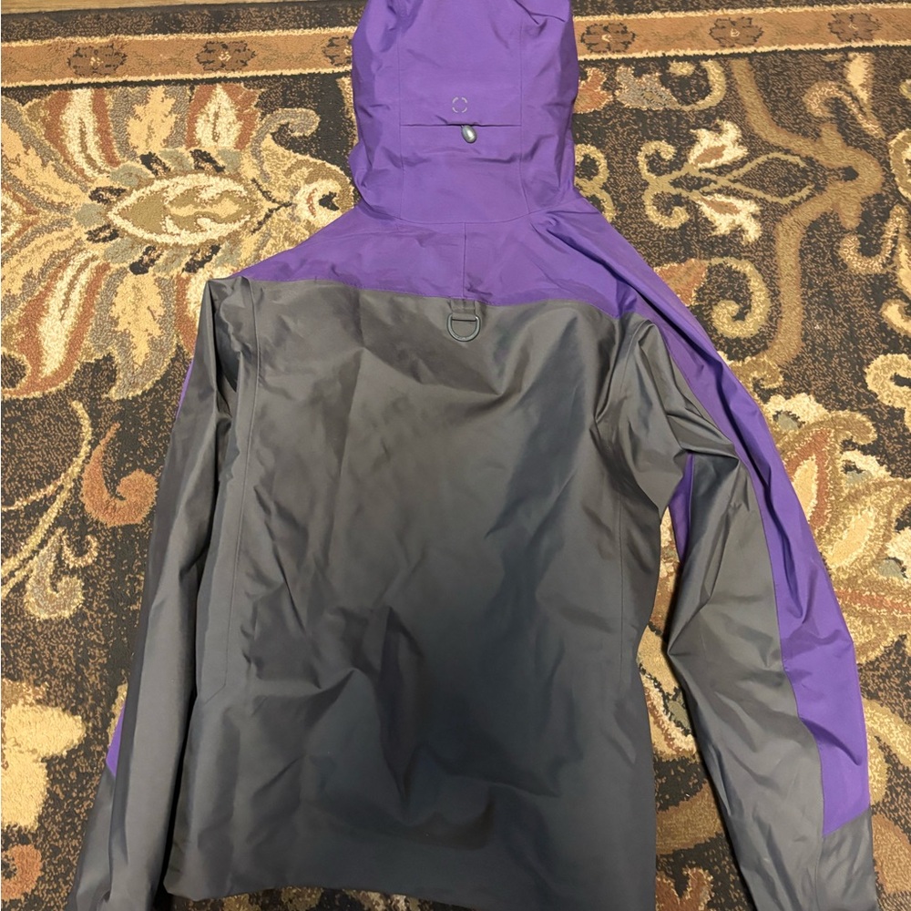 Patagonia Women's Ski Jacket in Purple and Gray - Picture 8 of 9